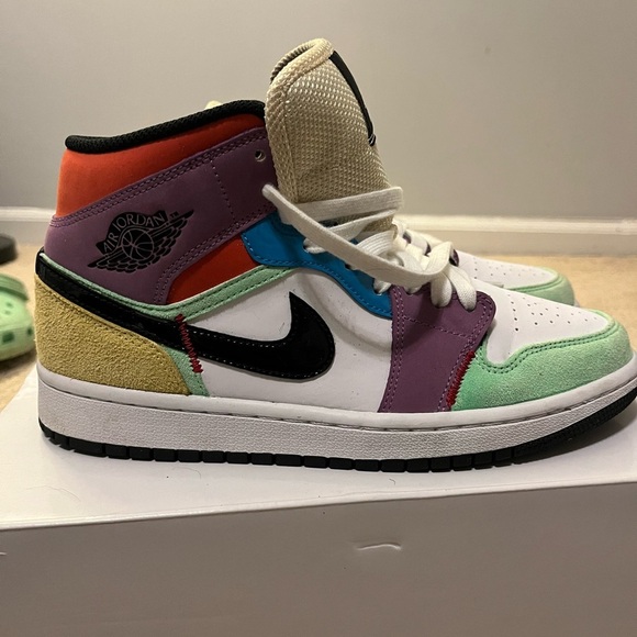 Women’s Air Jordan 1 Mid SE Multicolor - Picture 3 of 9